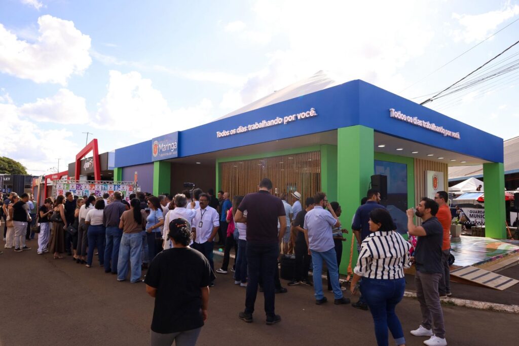 Púbico prestigiou a abertura oficial do estande da Prefeitura de Maringá, que oferece diversos serviços e ações.