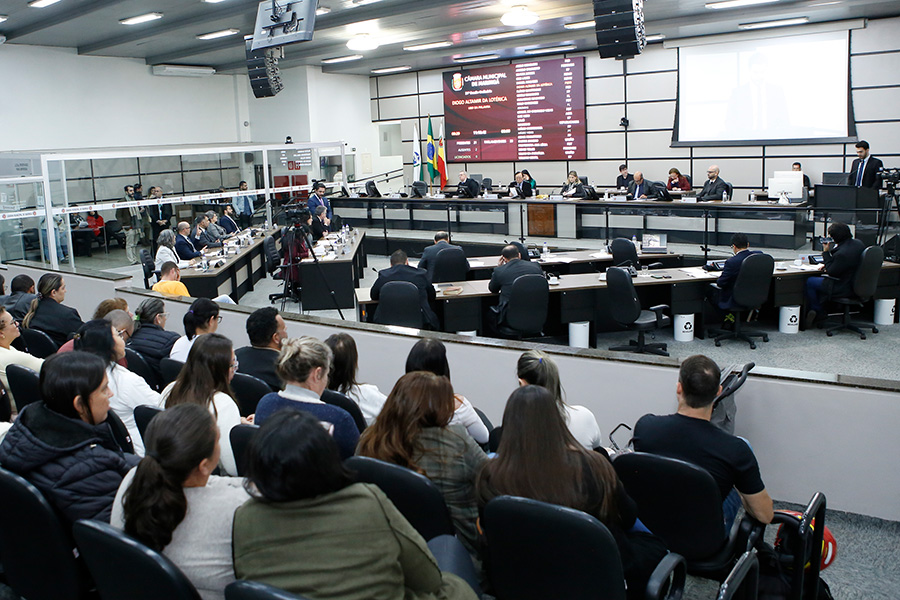 A redução da jornada de trabalho para servidores efetivos que ocupam os cargos de Enfermeiro, Técnico de Enfermagem e Auxiliar de Enfermagem
(Credito: Câmara Municipal)