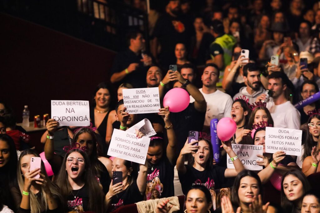 Os shows gratuitos de Duda Bertelli e Luan Pereira lotaram a Arena do Parque de Exposições