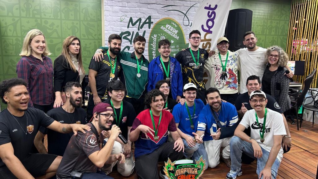 Os finalistas dos times Bananice Gaming e Tubarões comemoraram a partida e celebraramm os e-sports.