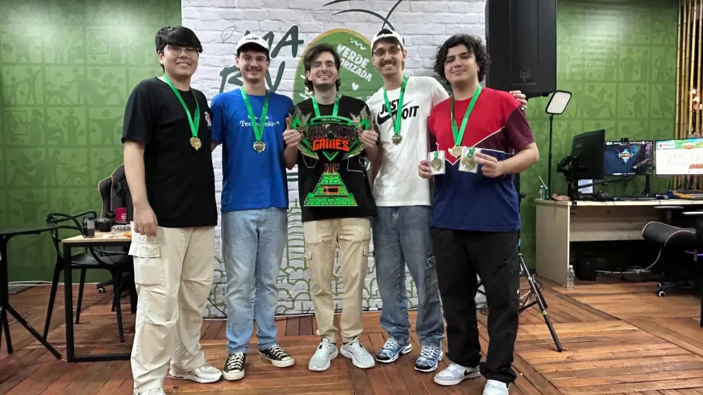 O time Bananice Gaming foi o vencedor e levou o troféu de primeiro lugar para casa. (Credito: Divulgação / PMM)