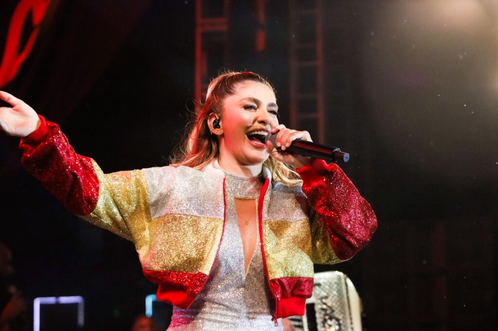 Duda Bertelli foi a primeira atração do show de aniversário de Maringá