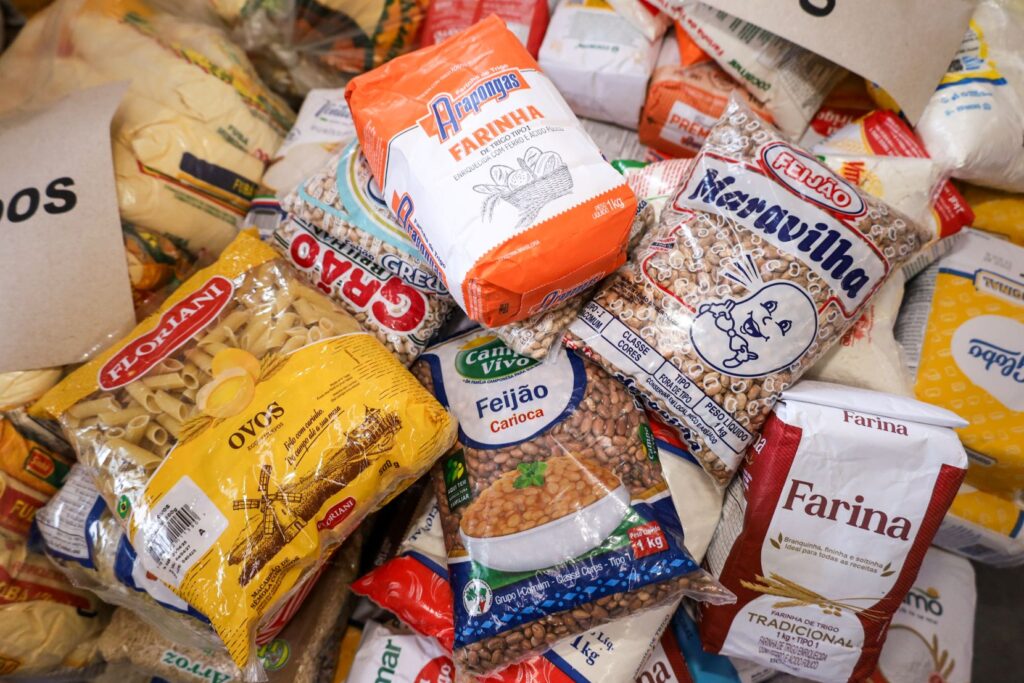 A ação de arrecadação de alimentos foi realizada pela Prefeitura de Maringá, em parceria com a Sociedade Rural,