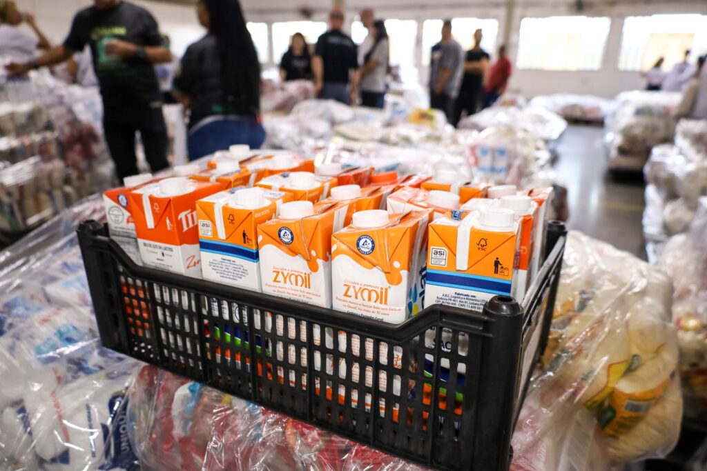 A ação de arrecadação de alimentos foi realizada pela Prefeitura de Maringá, em parceria com a Sociedade Rural