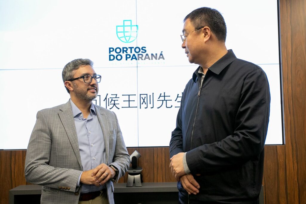Vice-ministro dos Transportes da China visita o Porto de Paranaguá Foto: Claudio Neves/Portos do Paraná